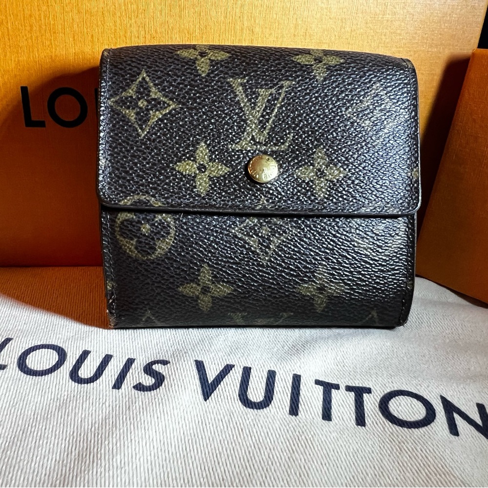 Louis Vuitton Monogram Wallet. Unisex